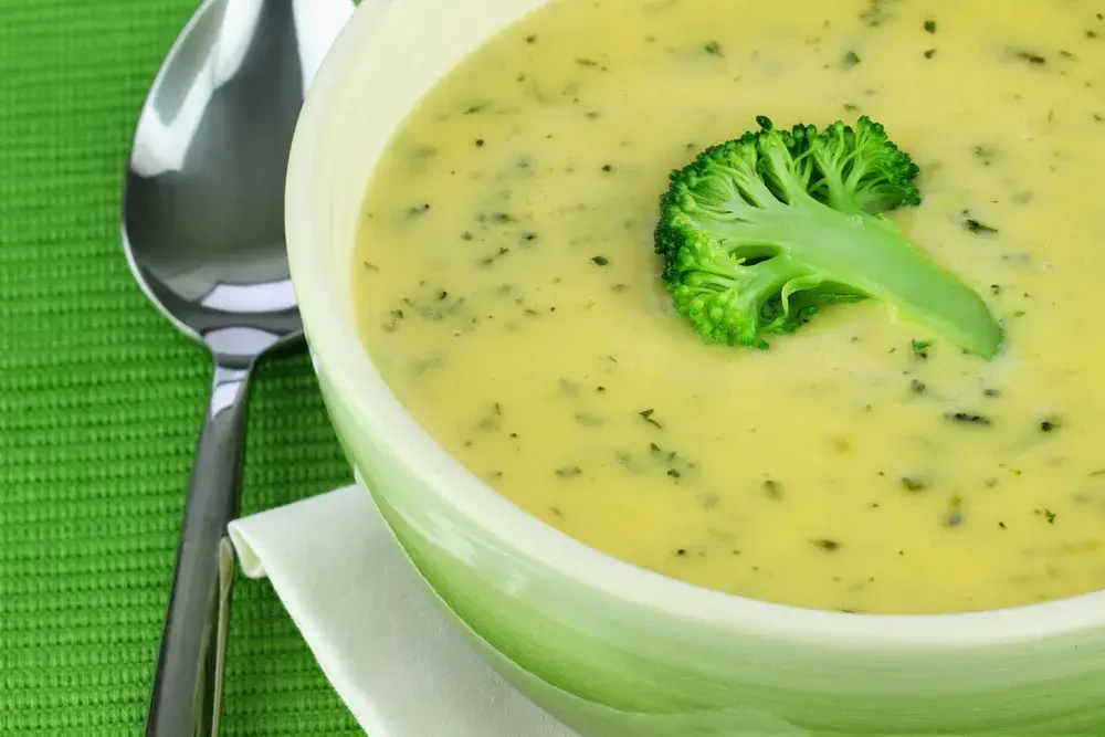 CREAM-FREE BROCCOLI SOUP